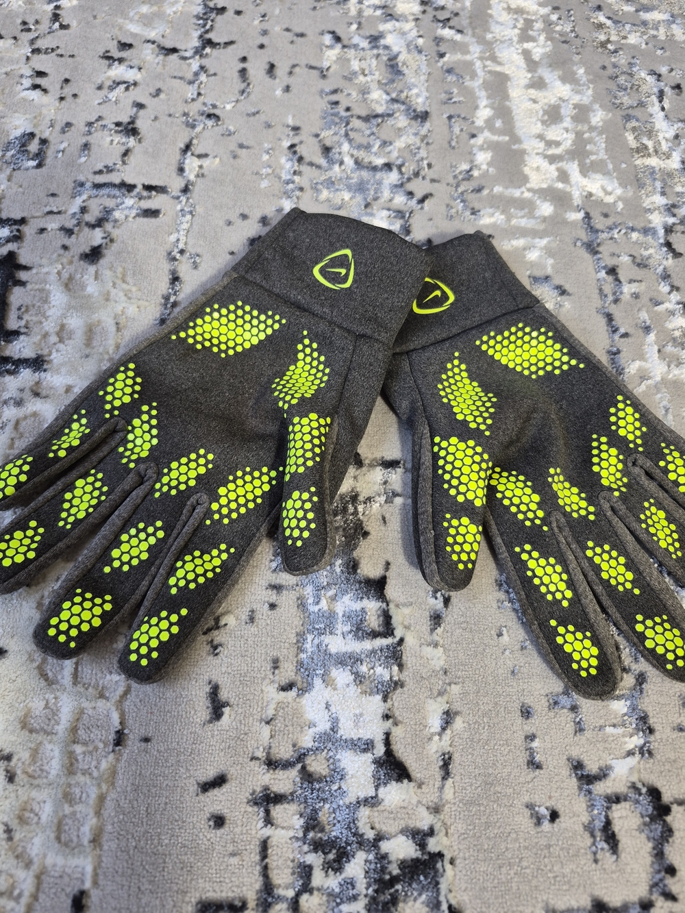 Nike Men's Hyperwarm Field Player Soccer Gloves New $30